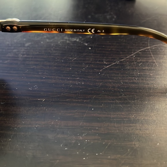 Gucci sun glasses - Picture 3 of 6